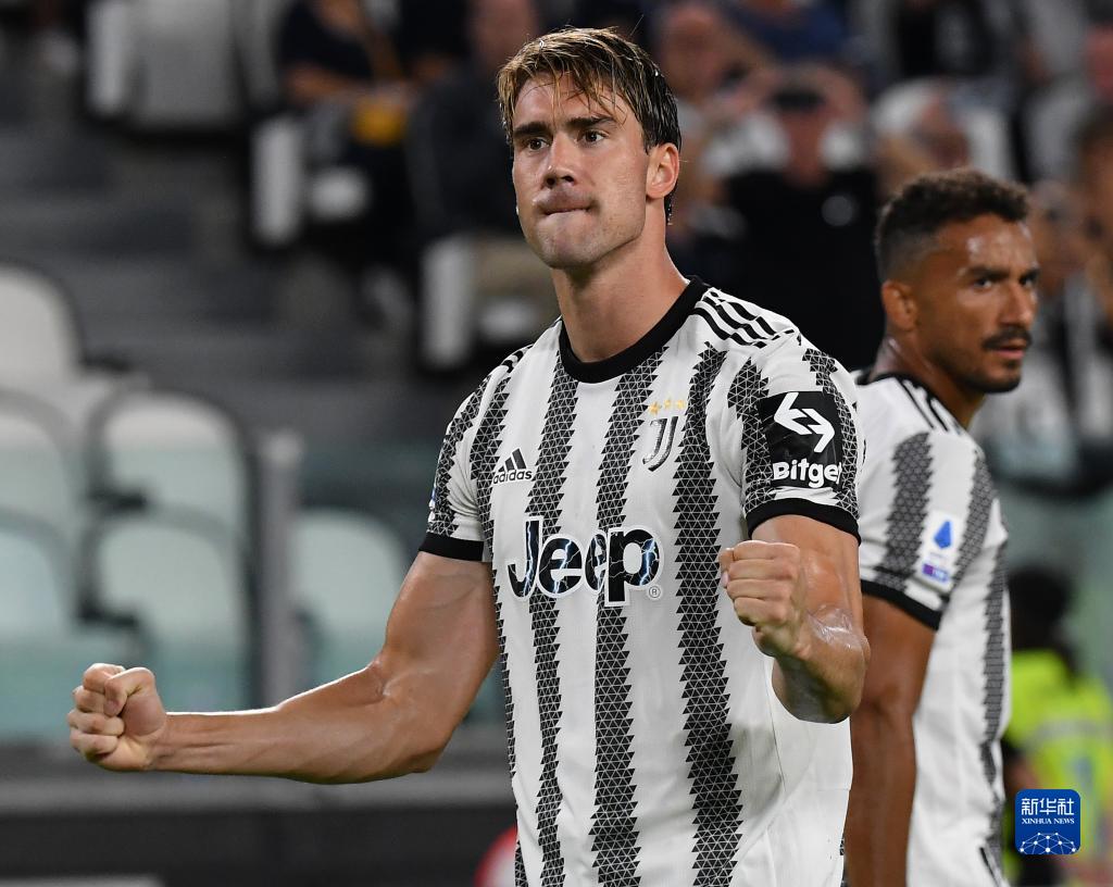 田径项目多项纪录被刷新（田径赛场多项纪录告破）