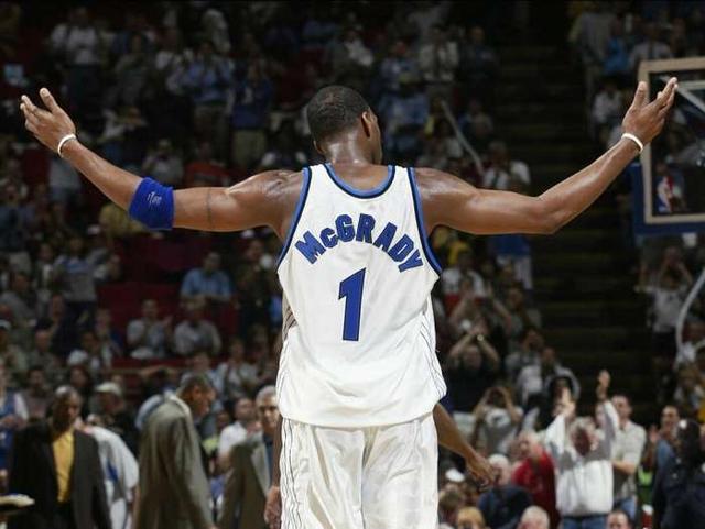 表达崇高敬意，重庆铜梁龙向李章洙赠送冲超纪念球衣（重庆铜梁龙致敬李章洙，赠送冲超纪念球衣）