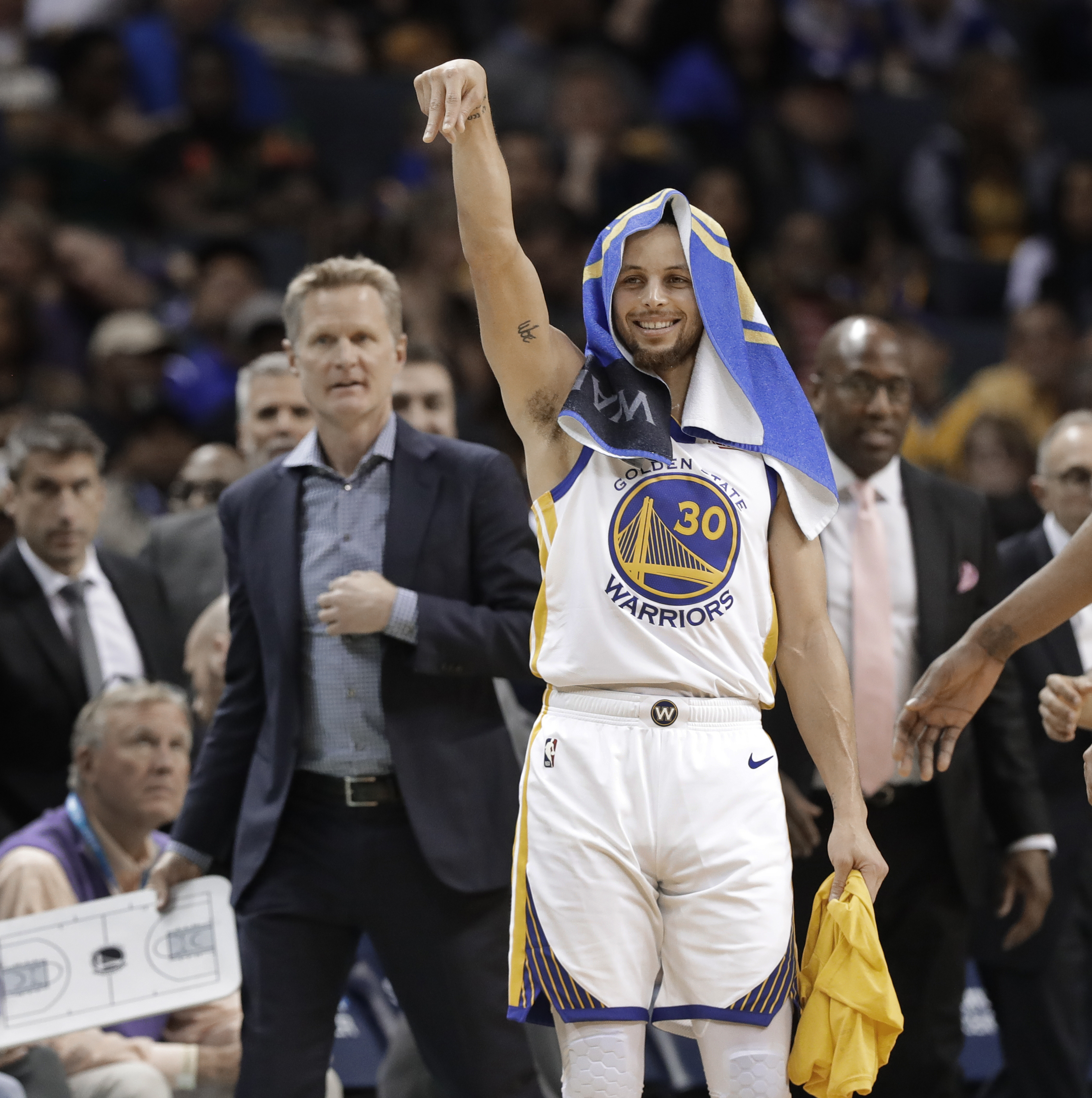 欧联积分榜：里昂领跑，尼斯全败垫底（欧联排名：里昂居首，尼斯全败垫底）