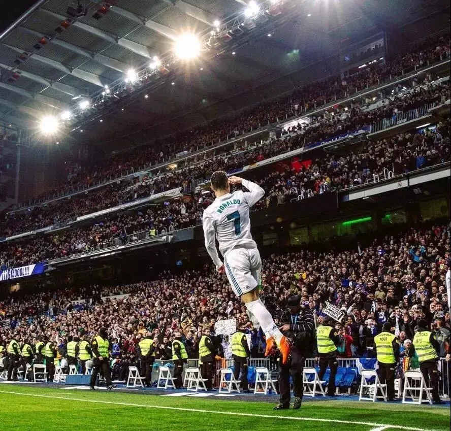 博洛尼亚官方：贝尔纳代斯基接受锁骨手术，将缺席6周时间（博洛尼亚官宣：贝尔纳代斯基完成锁骨手术，预计缺阵6周）