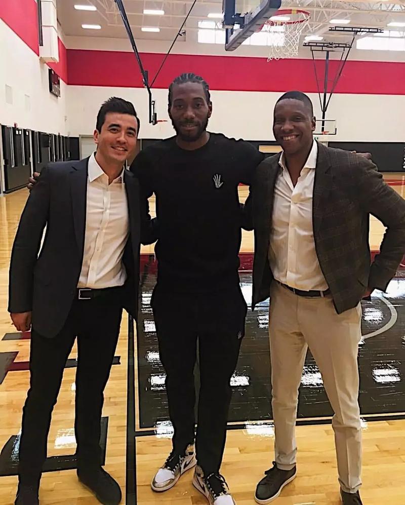 重回马刺？保罗赛后与文班亚马亲密互动，二人互相拥抱致意（保罗赛后与文班亚马热情相拥互动，引发“重回马刺”猜想）