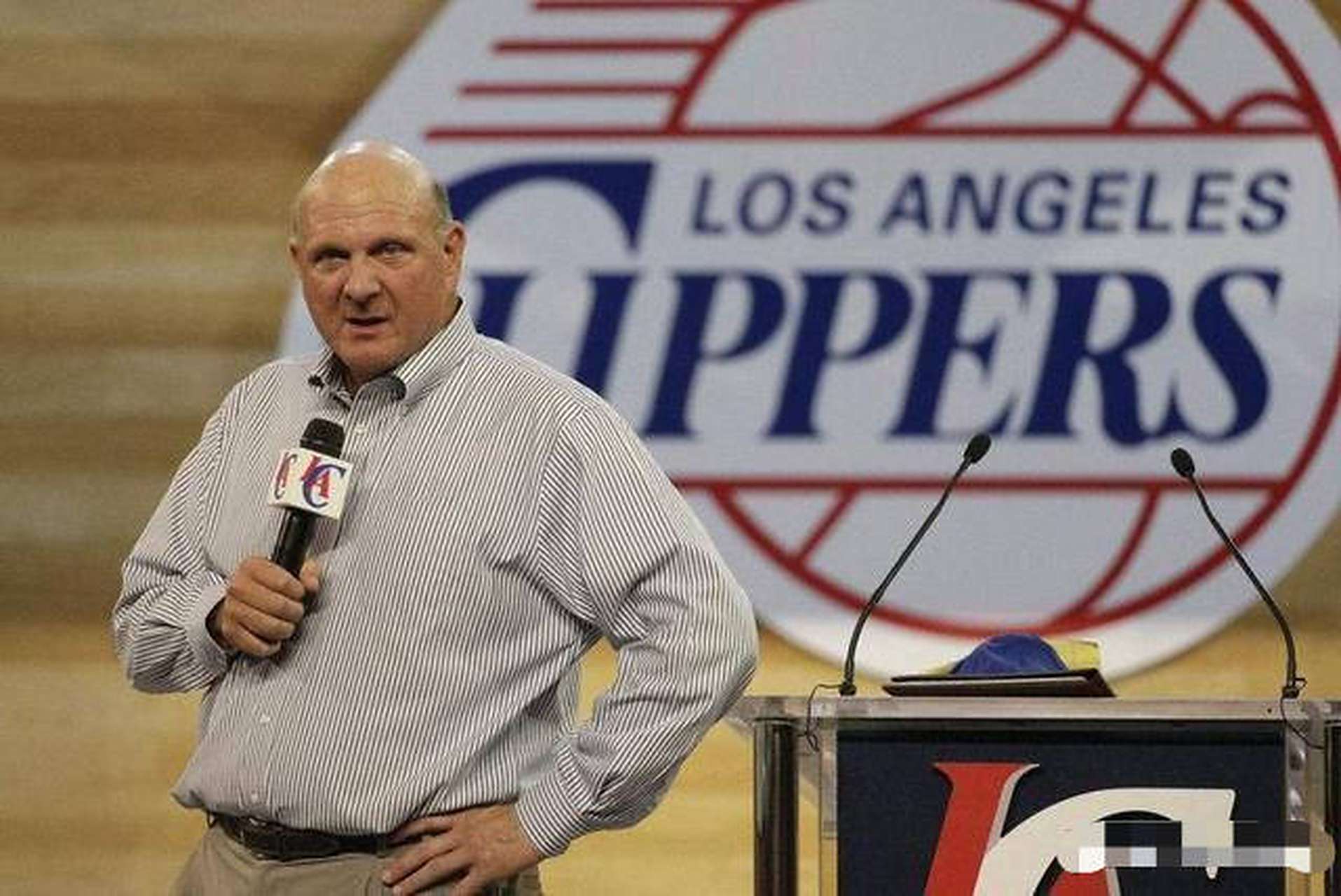 赛后未感谢球迷，捷克全队奖金被取消，队长绍切克被撤职（赛后未向球迷致意，捷克队全队奖金被取消，队长绍切克遭免职）