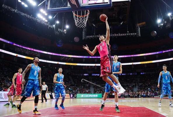 获得重用！科尔：我肯定会安排斯潘塞和库里一起上场（科尔确认将安排斯潘塞与库里同时登场，重用信号明显）