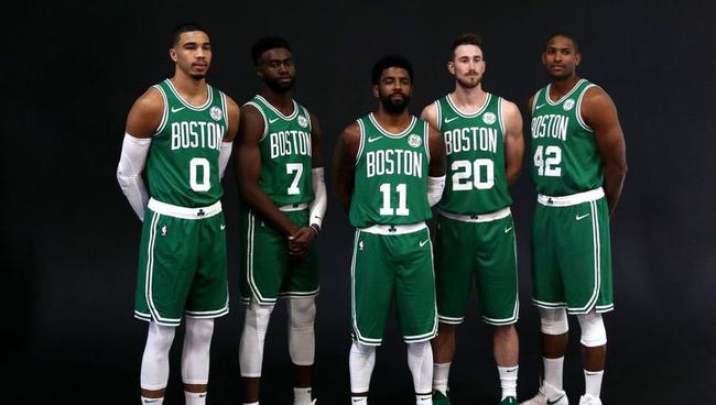 东契奇狂轰45+14+11超级大三双，带队本赛季三杀爵士（东契奇爆砍45分14篮板11助攻豪华三双，率队本季三度击败爵士）