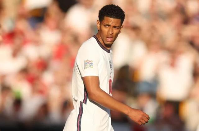 咪咕前方！@胡金秋21 手持冠军鼎登场，@浙江广厦篮球俱乐部 新赛季出征仪式（咪咕直击：@胡金秋21 手持冠军鼎亮相，@浙江广厦篮球俱乐部 新赛季启航仪式）