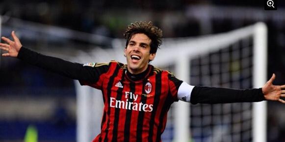 海港举办赛季总结会，王燊超乘直升机带冠军奖杯入场（海港赛季总结会：王燊超乘直升机捧杯亮相）