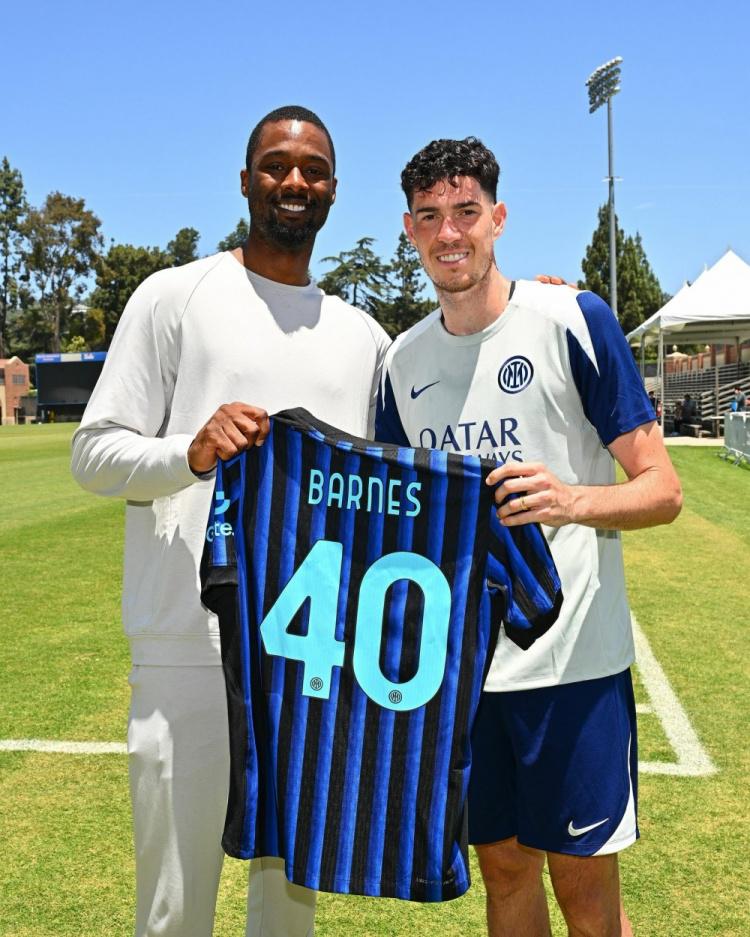 博主：此前长期养伤的国安外援斯帕伊奇正式归队（据博主消息，久伤缺阵的国安外援斯帕伊奇已正式回归球队）