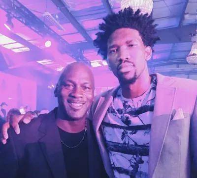 津媒：为更好地与球迷交流，于根伟将在近日进行一次线上直播（津媒：于根伟将于近期开启线上直播，加强与球迷互动）