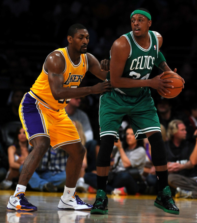 数据网站公布DPOY获奖概率：霍姆格伦居首，大幅领先文班（统计网站发布DPOY概率榜：霍姆格伦领跑，显著领先文班亚马）