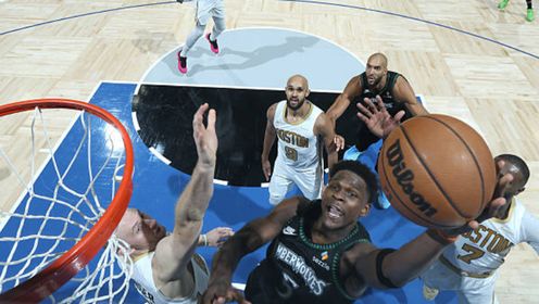 中超三连冠伴随亚冠全年不胜，海港距离“王朝”还差很远（中超三连冠难掩亚冠零胜尴尬，海港距王朝仍遥远）