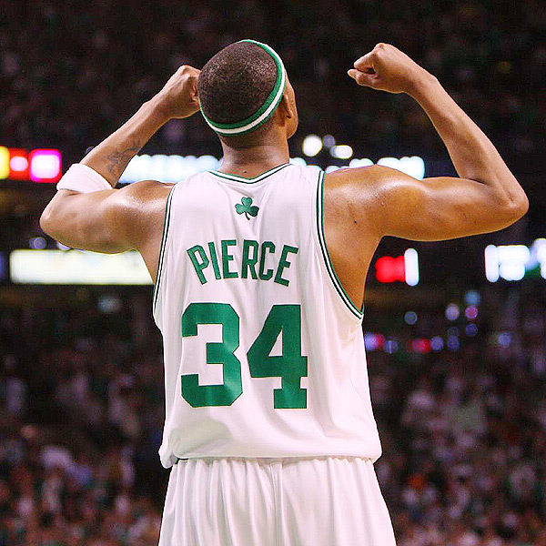 篮球CBA季后赛门票售罄，黄牛加价300%（CBA季后赛一票难求，黄牛价飙至原价3倍）