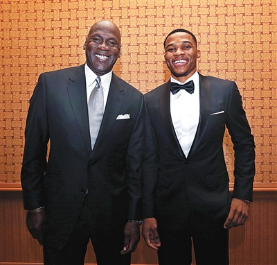 杜克兰特连续得分，全队士气高涨（杜克兰特连连得分，球队士气飙升）