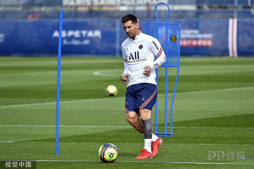 世体：巴萨内部认为凯恩很乐意来到西甲，莱万是一个很好先例（世体：巴萨高层相信凯恩愿赴西甲，莱万转会是成功范例）